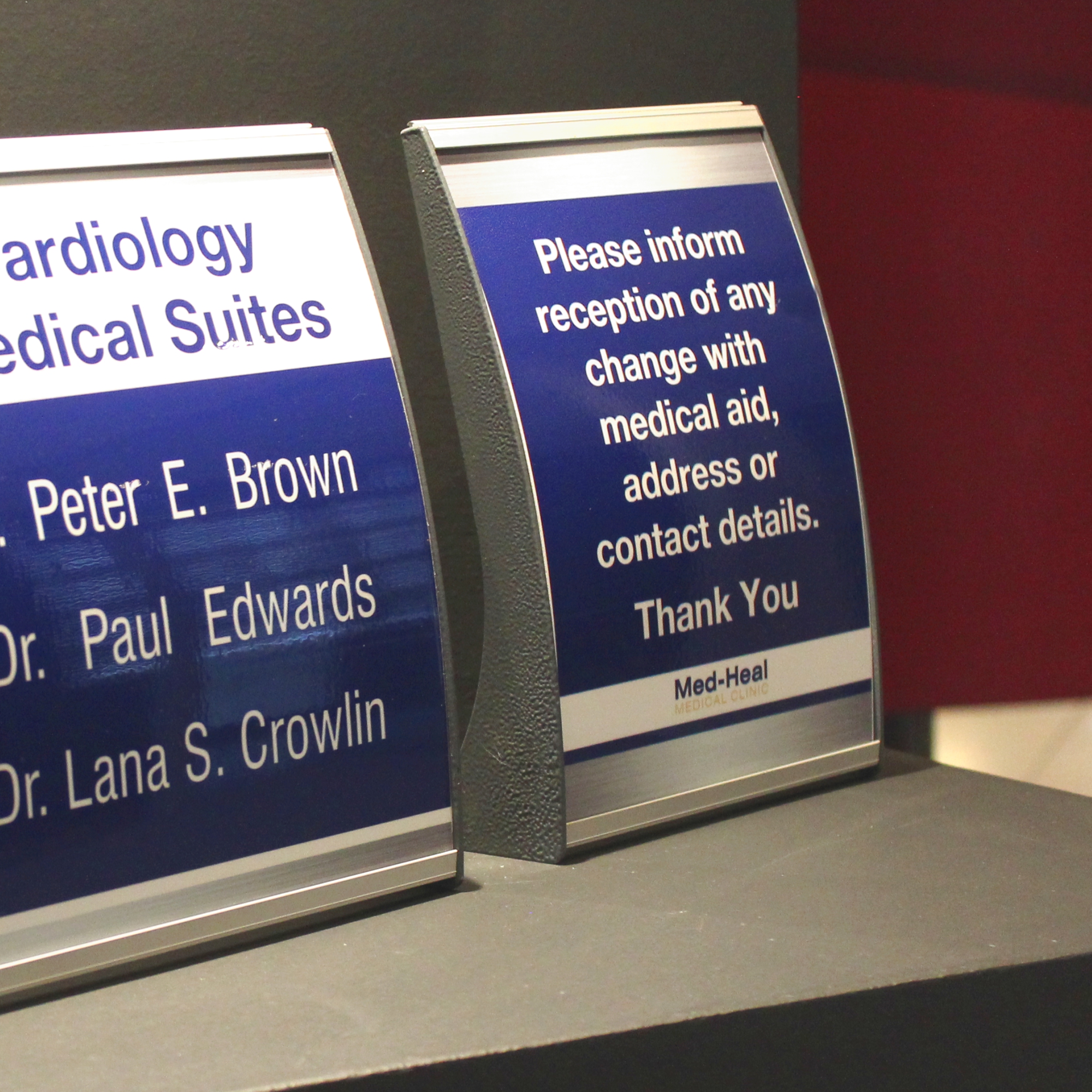 Parrot Aluminium Sign Frame 210x297 A4 - Image 1