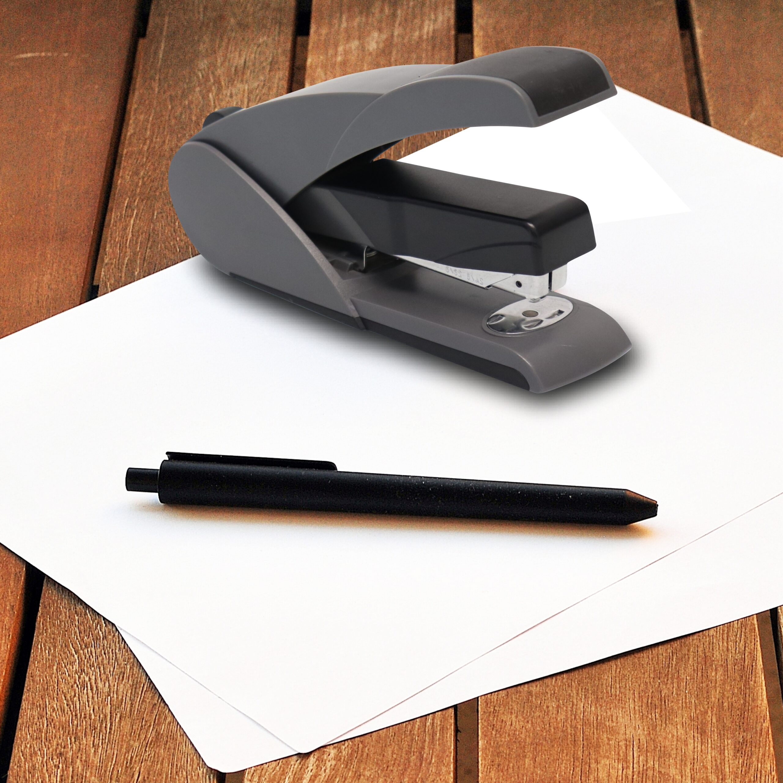 Parrot Light Touch Stapler Black - Image 1